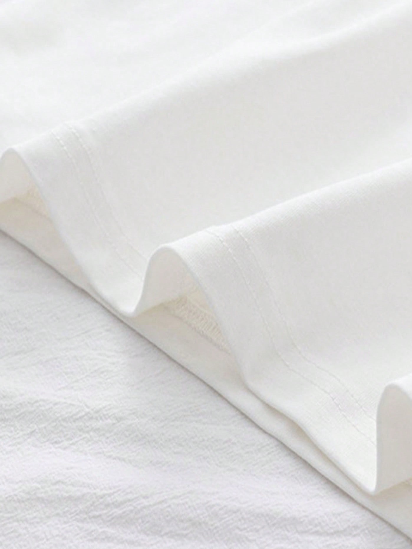 Men's White Cotton Graphic Tee - Tee Graphic Print incelemesi ve fiyatı